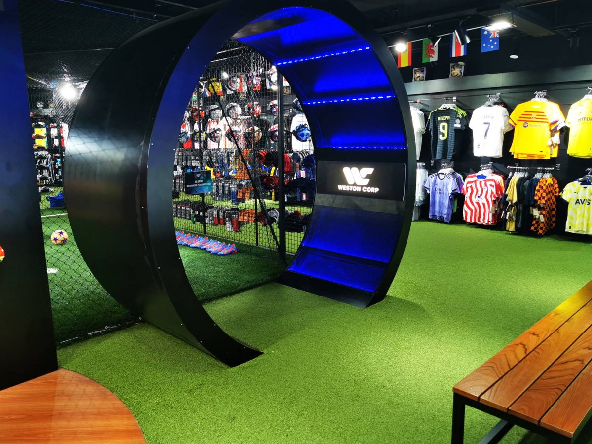 Artificial grass golf surface at Queensway Shopping Centre, Singapore